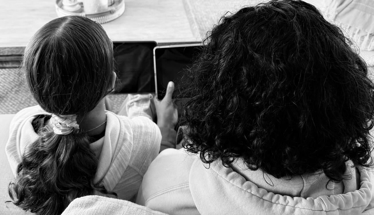 Children tablets Children looking at tablets